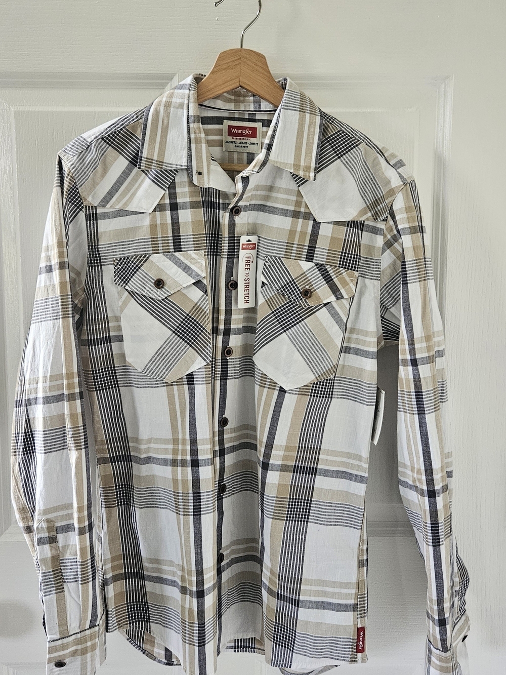 Wrangler Men's Tan and White Plaid Western Button-Down Shirt